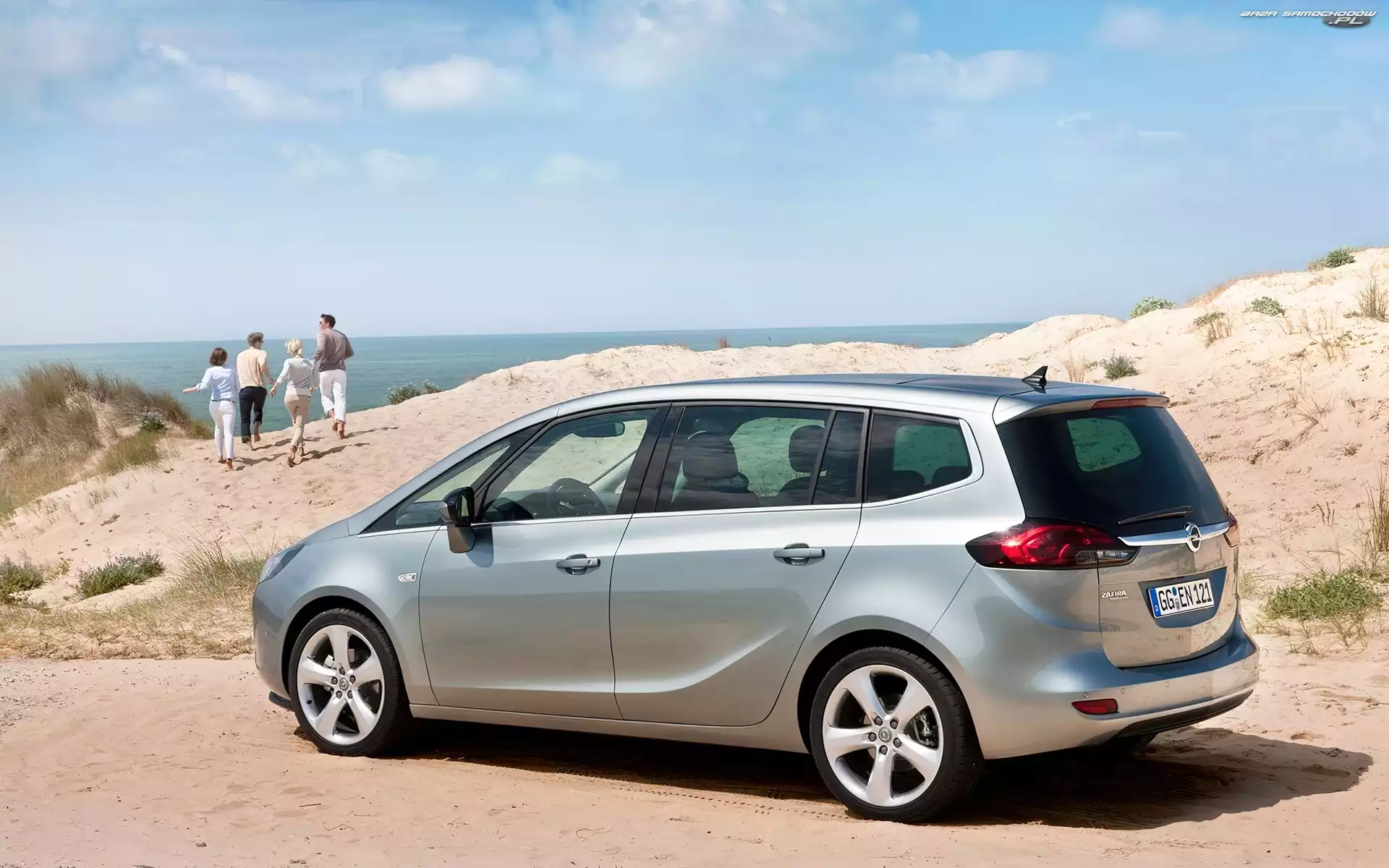 Wydmy, Opel Zafira III, Morze