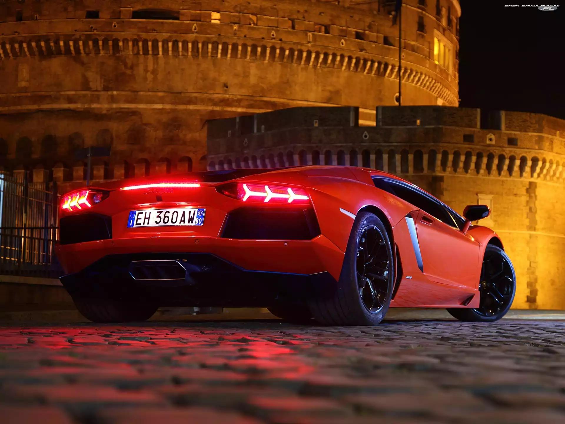 Zamku, Lamborghini Aventador, Mury
