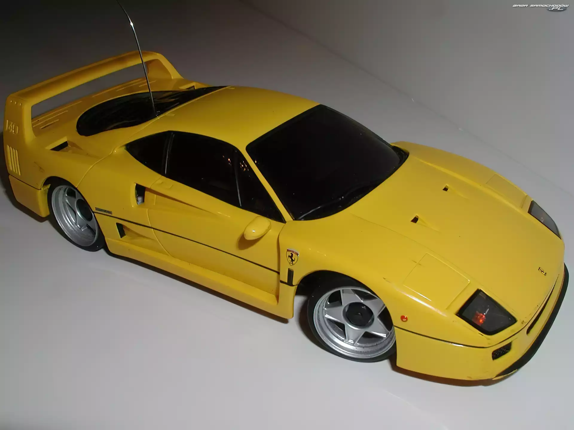 Ferrari F 40, Zdalnie, Model, Sterowany