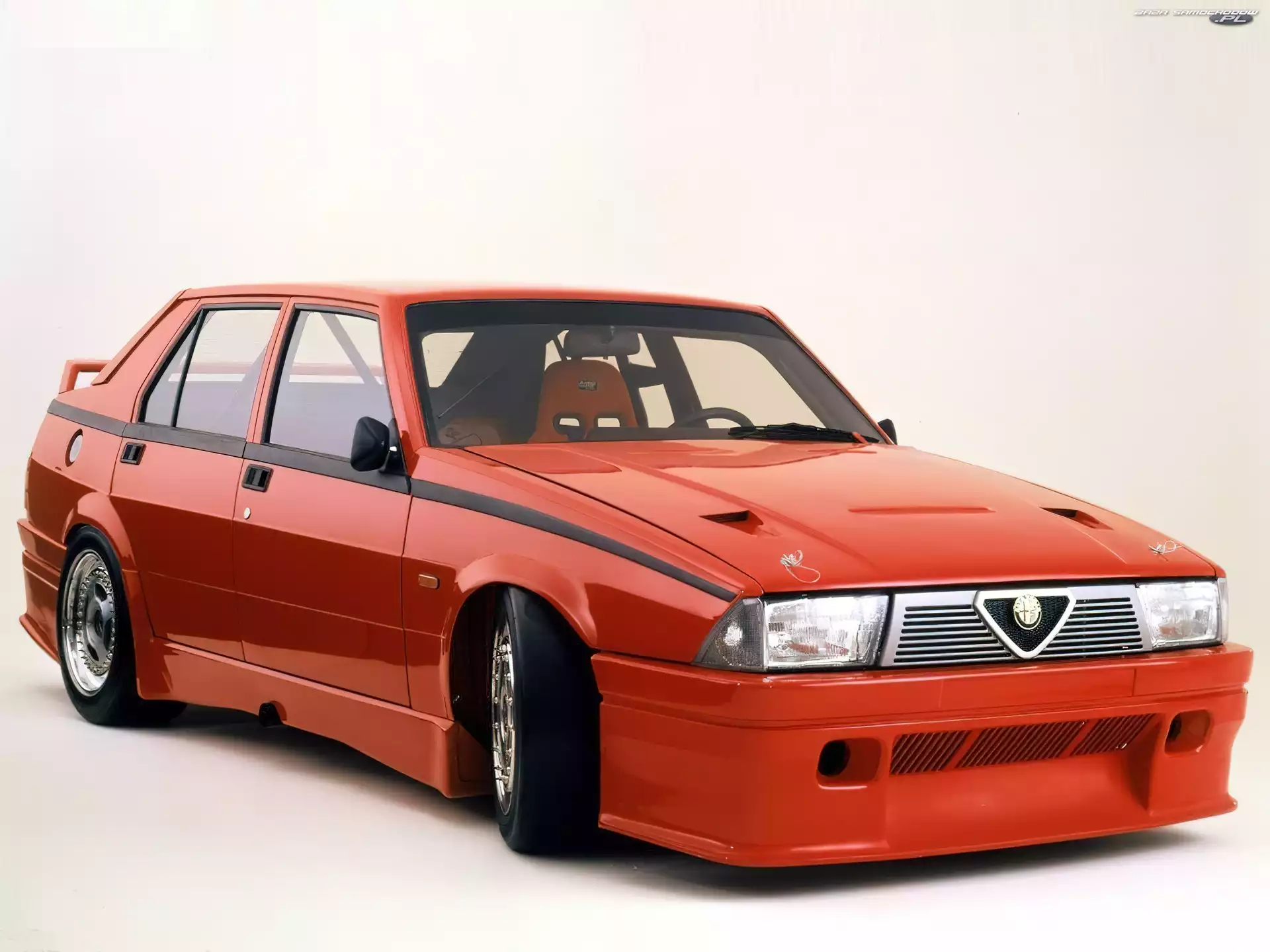 Zderzak, Alfa Romeo 75, Sedan