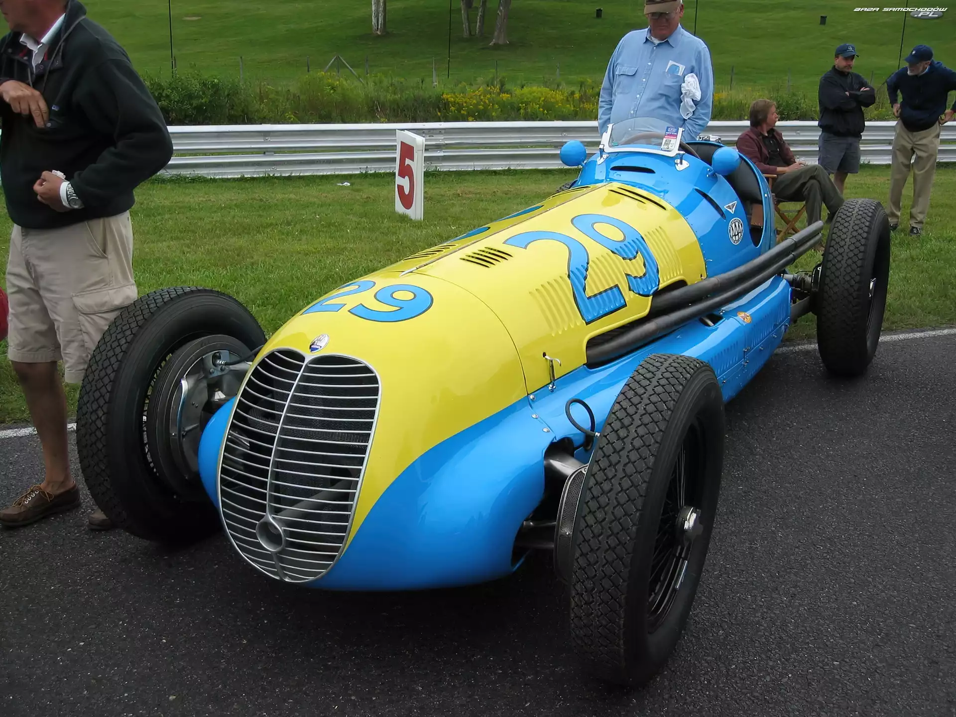 żółto niebieski, Maserati, koła