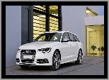 Białe, Audi S6 Avant